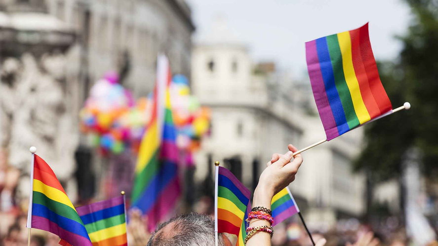 Todos los 17 de mayo se conmemora el Día Internacional contra la Homofobia, Transfobia y Bifobia. 