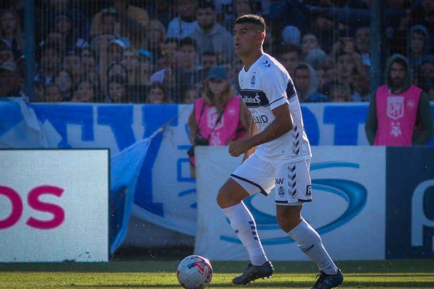 Oscar Piris sumó sus primeros minutos oficiales en Gimnasia.