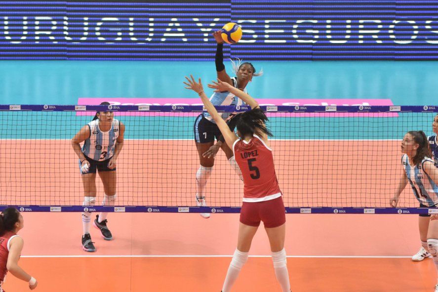 Mercado, la figura de Las Panteras en el triunfo ante Perú, rumbo a los Juegos Panamericanos. Vóley