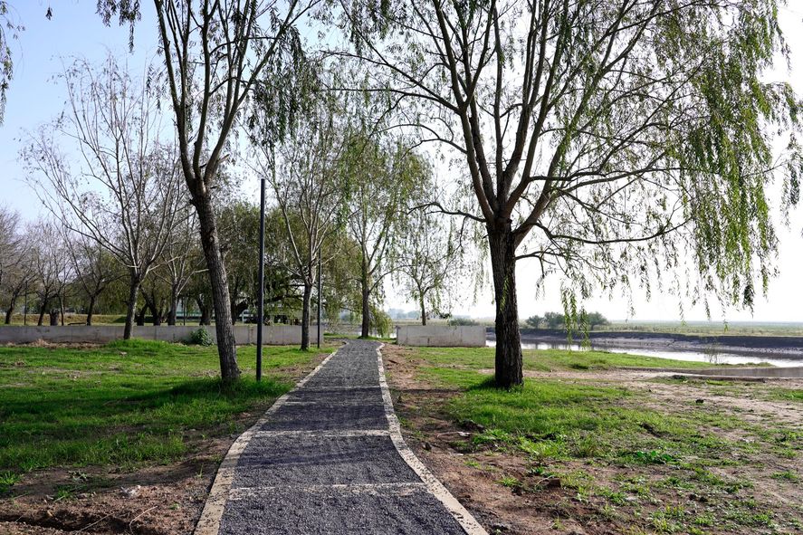 En la provincia de Buenos Aires hay cuidades con hermosos parques y reservas a orillas del río Paraná. En la provincia de Buenos Aires hay cuidades con hermosos parques y reservas a orillas del río Paraná.