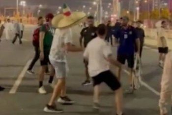 Cruces de hinchas en la previa de Argentina-México en el Mundial Qatar 2022
