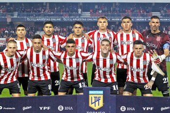 Mateo Pellegrino, como titular en Estudiantes ante Vélez en 2023. (Foto: prensa EDLP)