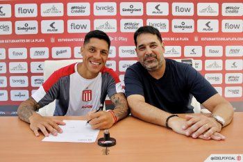 Enzo Pérez junto a Martín Gorostegui en Estudiantes