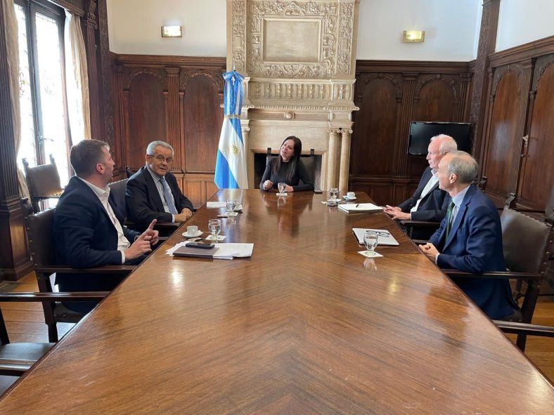 Sandra Pettovello se reunió con funcionarios de la Sindicatura General de la Nación para hablar sobre las auditorías internas de las universidades.