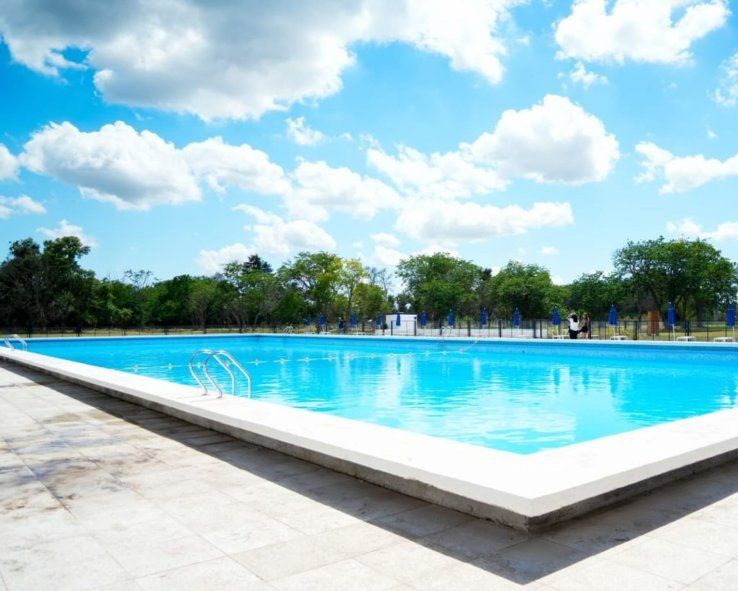 La pileta de Estancia Chica renovada.