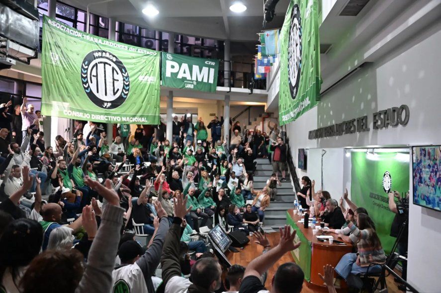 ATE anunció un nuevo paro nacional contra los despidos masivos en el Estado nacional. ATE anunció un nuevo paro nacional contra los despidos masivos en el Estado nacional.