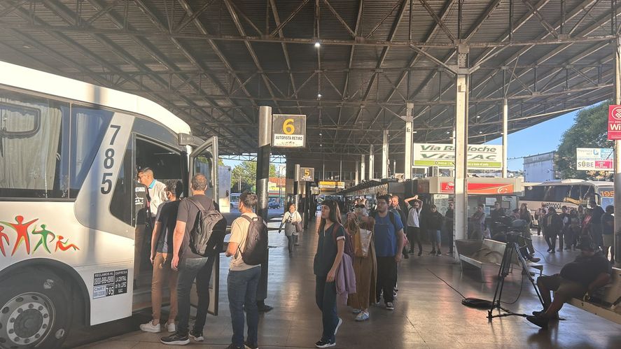 Por el paro de la UTA los colectivos que unen a La Plata con Capital Federal no están funcionando. Y la única alternativa que queda es la Línea del Tren Roca.