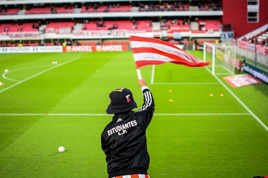 La hinchada Pincha espera por el partido en UNO La hinchada Pincha espera por el partido en UNO
