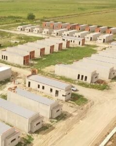 Kicillof reclamó obras y el Gobierno Nacional le respondió desmantelando programas de viviendas