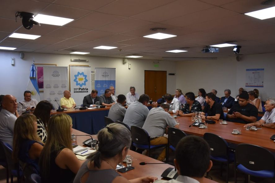 Provincia y sectores la de industria no bajan la guardia y refuerzan el rechazo a los cambios al régimen de pesca Provincia y sectores la de industria no bajan la guardia y refuerzan el rechazo a los cambios al régimen de pesca