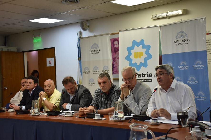 Provincia y sectores la de industria no bajan la guardia y refuerzan el rechazo a los cambios al régimen de pesca Provincia y sectores la de industria no bajan la guardia y refuerzan el rechazo a los cambios al régimen de pesca