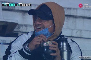 El Pulga Rodríguez en Avellaneda viendo Racing Vs. Gimnasia