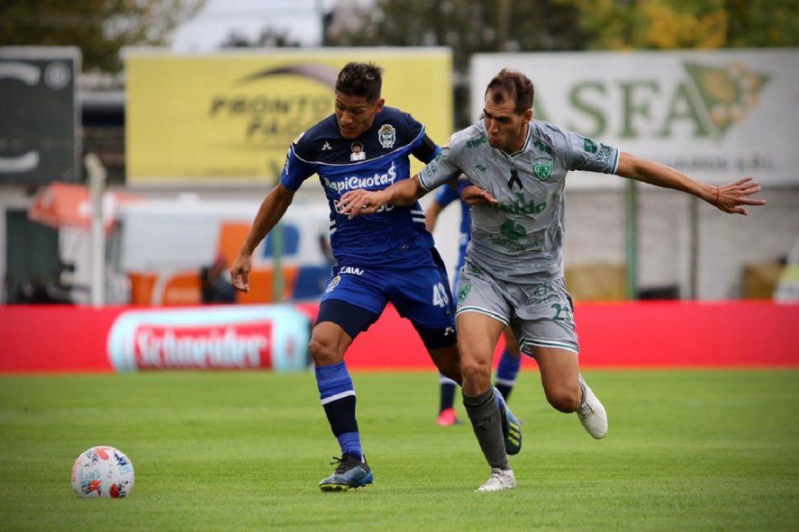 Eric Ramírez contra Nicolás Bazzana en Sarmiento Vs. Gimnasia