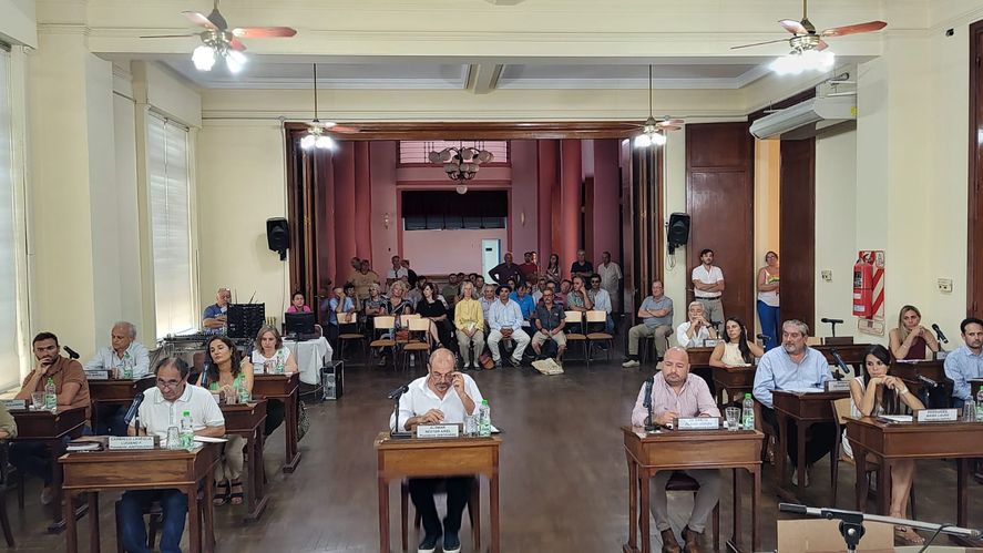 Recalculando: Libertaria se sentó con UxP y aseguró el “tazaso” en Bolívar Recalculando: Libertaria se sentó con UxP y aseguró el “tazaso” en Bolívar