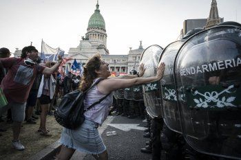 el protocolo anti piquetes en su primer ano: mas de mil personas heridas