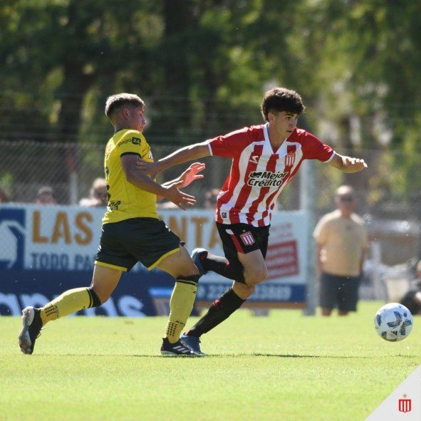 Axel Atum en acción en la Reserva de Estudiantes