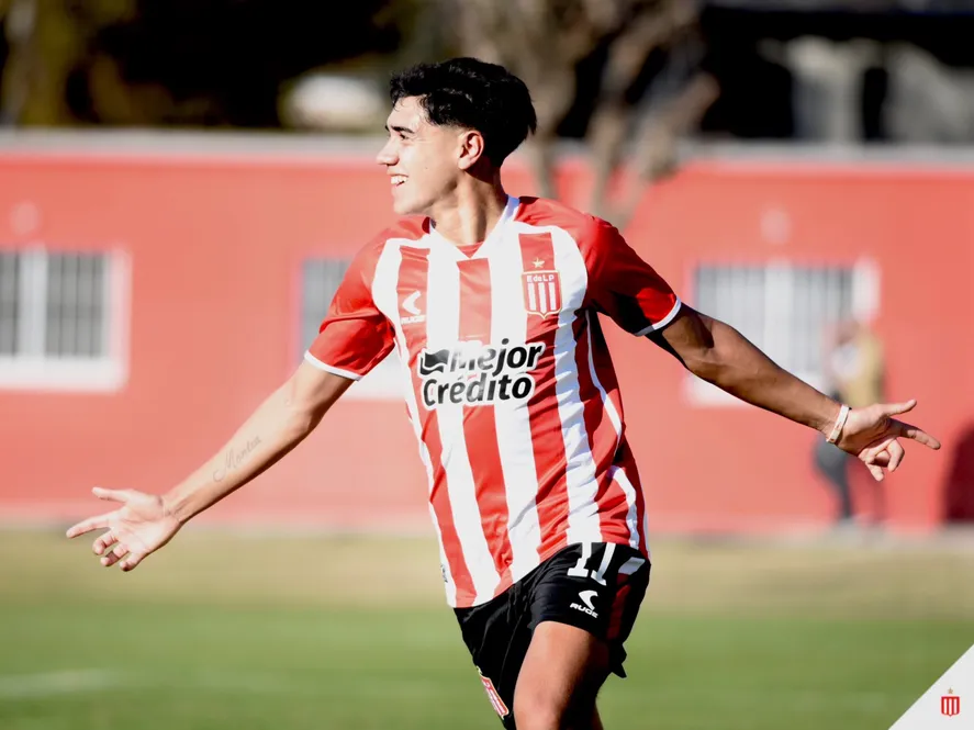 Tobio Burgos festejando su gol ante Boca Tobio Burgos festejando su gol ante Boca
