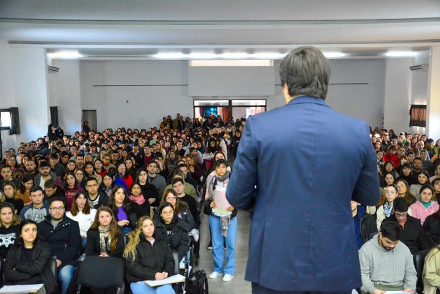 Nicolas Kreplak, ministro de Salud bonaerense, celebró el alto porcentaje de cobertura de las residencias médicas.