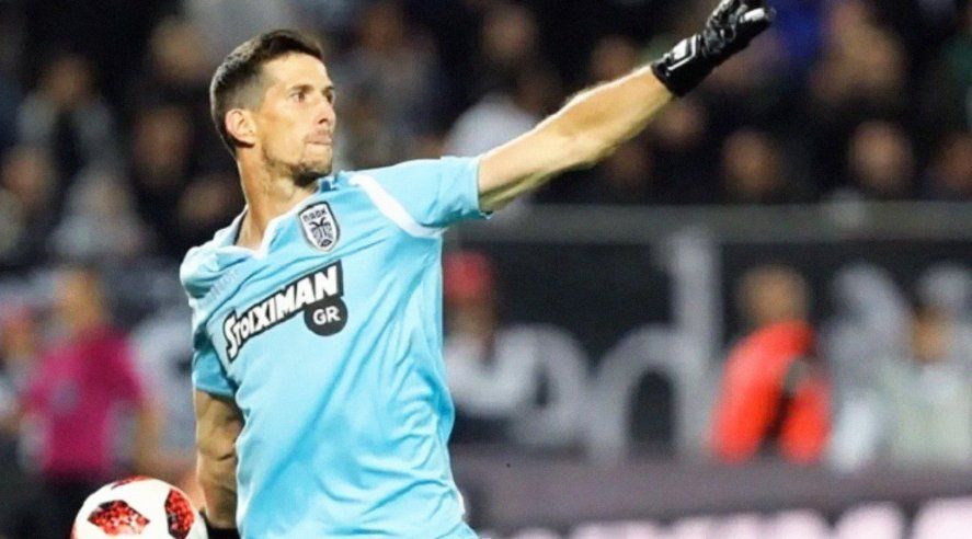 Rodrigo Rey no tiene lugar en Grecia y busca una salida.