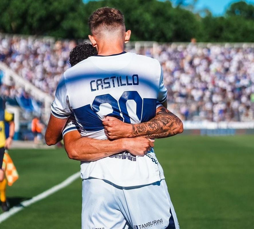 Castillo festeja su gol para la victoria de Gimnasia Castillo festeja su gol para la victoria de Gimnasia