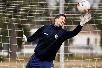 Rodrigo Rey entrena en una práctica de Gimnasia (Foto: prensa GELP).