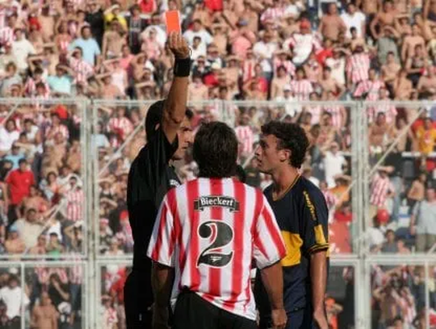 La expulsión de Pablo Álvarez y Pablo Ledesma en el Estudiantes-Boca del Apertura 2006. La expulsión de Pablo Álvarez y Pablo Ledesma en el Estudiantes-Boca del Apertura 2006.