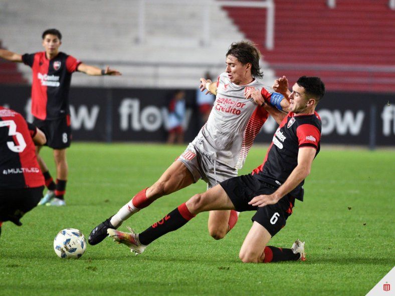 Román Gómez en el duelo de Reserva entre Estudiantes y Newell's. (Foto: Prensa EDLP) Román Gómez en el duelo de Reserva entre Estudiantes y Newell's. (Foto: Prensa EDLP)