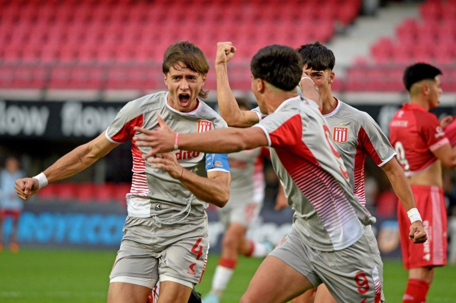 Román Gómez, autor del gol de la Reserva de Estudiantes para acceder a Cuartos. Román Gómez, autor del gol de la Reserva de Estudiantes para acceder a Cuartos.