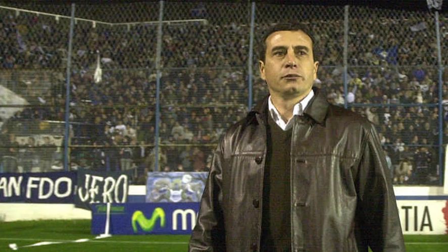 Guillermo Sanguinetti durante su etapa como DT de Gimnasia.