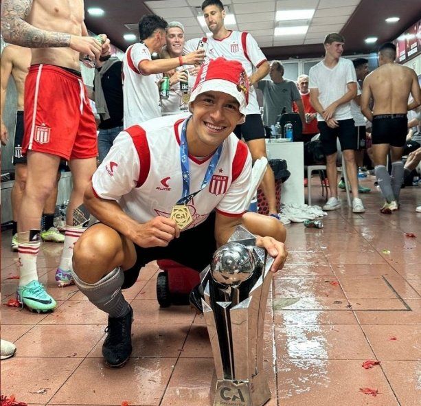 Santiago Núñez y su primer título con Estudiantes Santiago Núñez y su primer título con Estudiantes