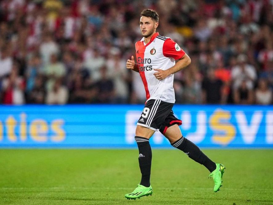 Santiago Giménez, hoy en Feyenoord, todavía tiene una chance para jugar el Mundial Qatar 2022.