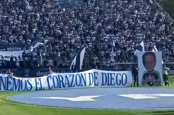 El mensaje de la gente de Gimnasia aparece tras las acusaciones de TN, donde hablaron de un intento de la barra de robar el corazón de Maradona.
