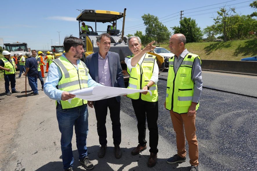 Se trata de la repavimentación de más de 8 kilómetros del Ramal Gutiérrez, una arteria clave para el tránsito en Berazategui. AUBASA invertirá más de $2,8 millones. Se trata de la repavimentación de más de 8 kilómetros del Ramal Gutiérrez, una arteria clave para el tránsito en Berazategui. AUBASA invertirá más de $2,8 millones.