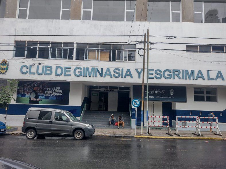 La sede de Gimnasia, lugar donde se reciben donaciones La sede de Gimnasia, lugar donde se reciben donaciones