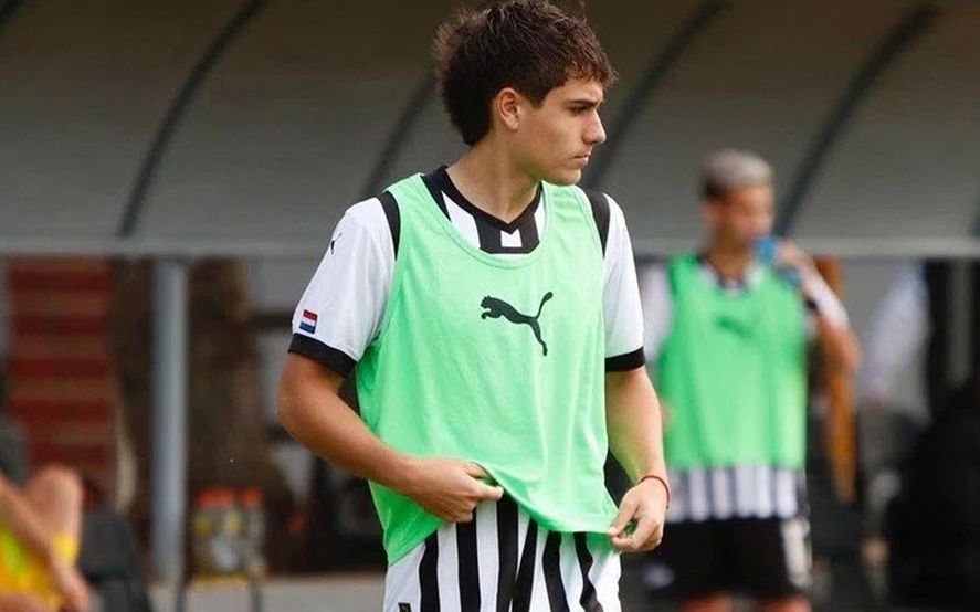 El hijo de Gabriel Batistuta busca hacerse un lugar dentro del plantel de Libertad de Paraguay.