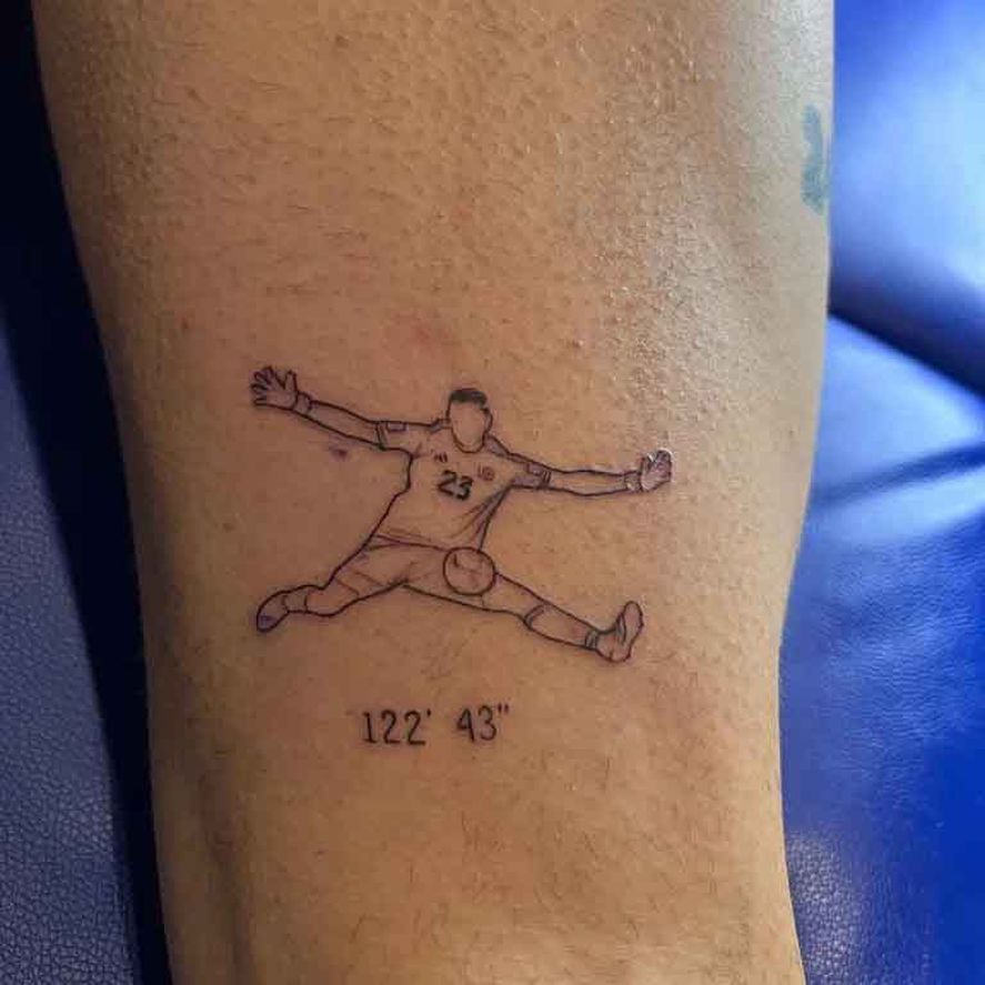 El tatuaje del Dibu en la piel de Papu Gómez. El tatuaje del Dibu en la piel de Papu Gómez.