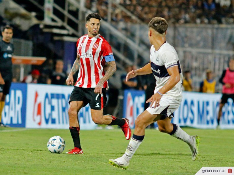 José Sosa y Matías Abaldo en el clásico platense entre Gimnasia y Estudiantes en el Bosque José Sosa y Matías Abaldo en el clásico platense entre Gimnasia y Estudiantes en el Bosque