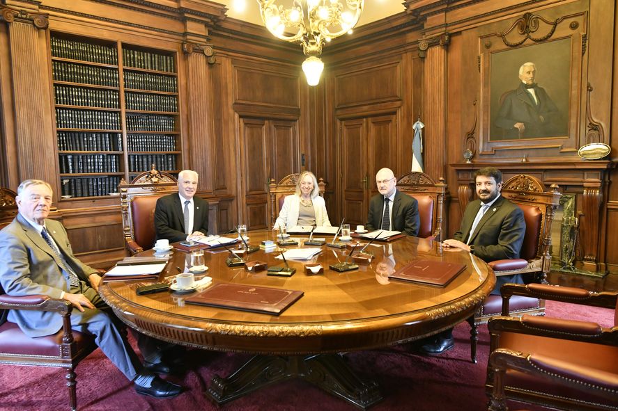 El ministro de Justicia bonaerense y los miembros de la Corte Suprema