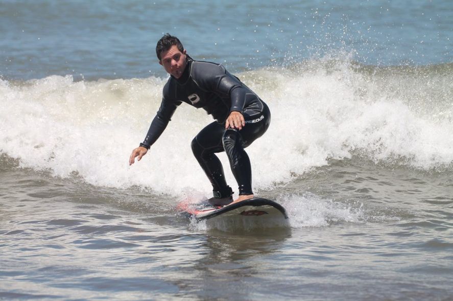 Una nueva propuesta destinada a personas con discapacidad llega a la región bonaerense: realizarán un taller de surf inclusivo en General Madariaga.