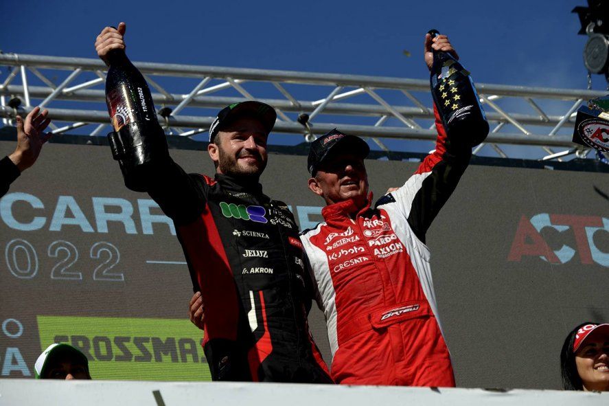 El festejo de Canapino junto a Ortelli en Turismo Carretera