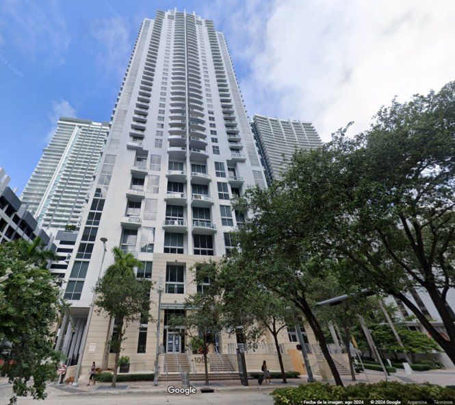 Un tercer departamento fue comprado, y después vendido, en esta torre.