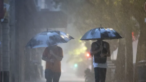 Temporal en el AMBA: cientos de evacuados y operativos de emergencia desplegados