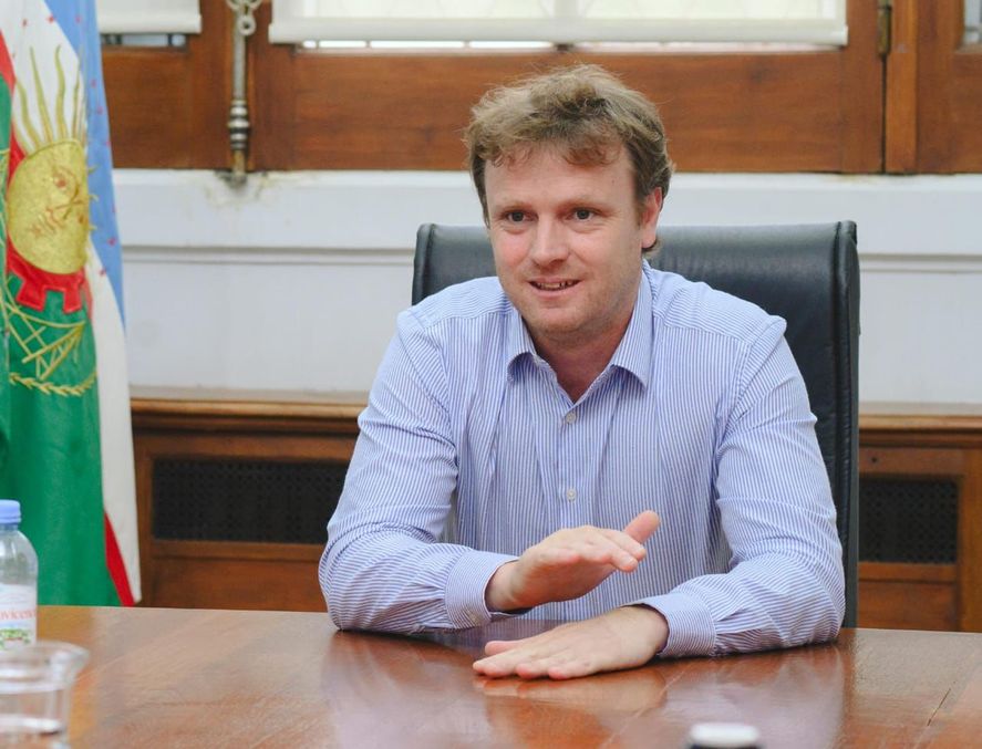 Tras no arreglar con el gremio de municipales, el intendente de Olavarría Maximiliano Wesner depositó los sueldos con aumento.