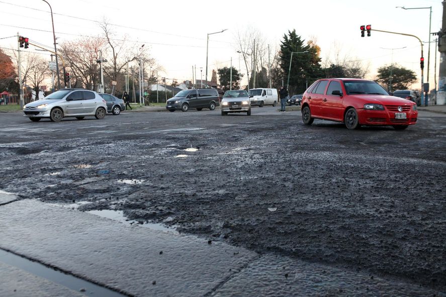 “Es una obra muy necesaria, indispensable, porque está muy deteriorado este cruce”, sostuvo Alak “Es una obra muy necesaria, indispensable, porque está muy deteriorado este cruce”, sostuvo Alak