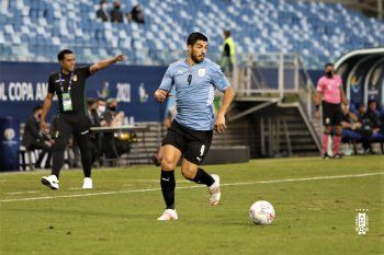 Luís Suárez titular en Uruguay ante Bolivia por la Copa América