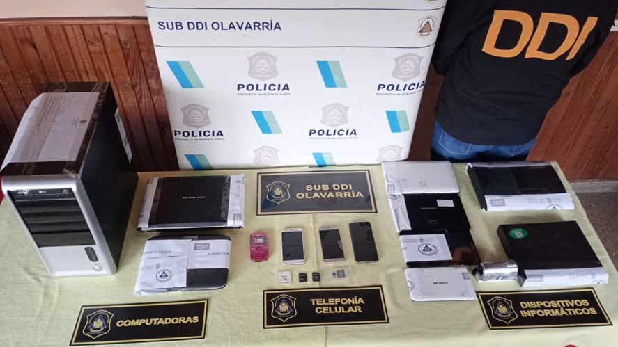 Vecinos vandalizaron el local partidario de Libres del Sur tras un allanamiento por presunta distribución de pornografía infantil. Vecinos vandalizaron el local partidario de Libres del Sur tras un allanamiento por presunta distribución de pornografía infantil.