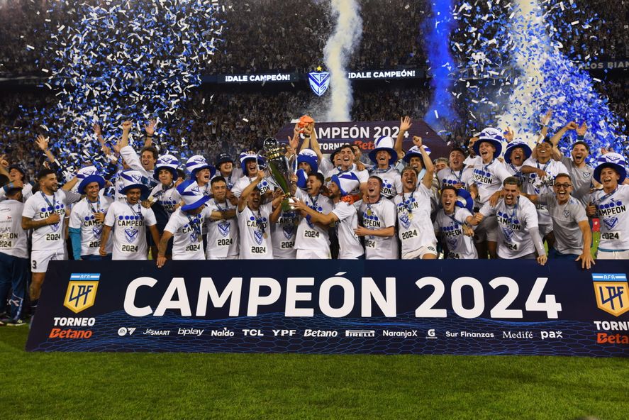 La celebración de Vélez tras conquistar la Liga Profesional 2024. La celebración de Vélez tras conquistar la Liga Profesional 2024.