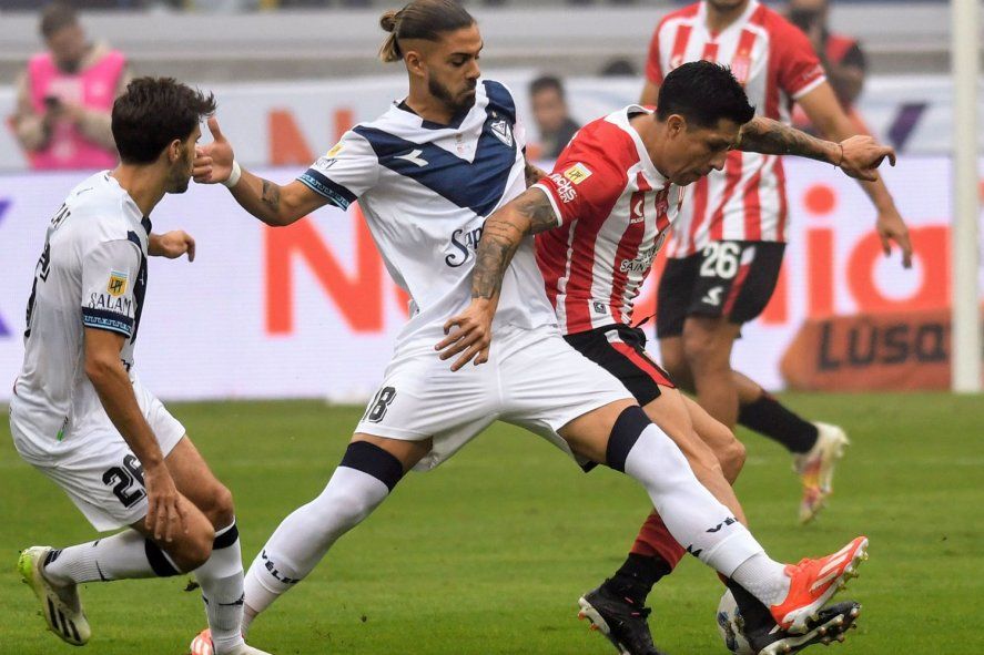 Enzo Pérez en acción en la Final de la Copa de la Liga. Ahora se cruzarán en el Trofeo de Campeones. Enzo Pérez en acción en la Final de la Copa de la Liga. Ahora se cruzarán en el Trofeo de Campeones.
