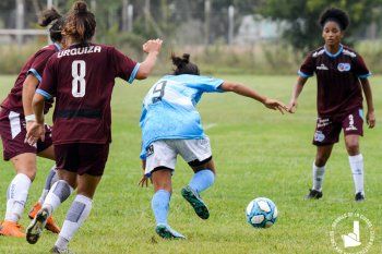 Villa San Carlos sufrió una dura goleada en su debut en el Apertura.