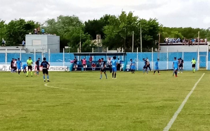 Villa San Carlos consiguió un triunfo fundamental ante J.J. Urquiza.